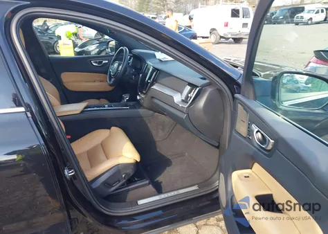 2019 Volvo Xc60 T5 Momentum из США, поврежденный, VIN LYV102DK4KB250956